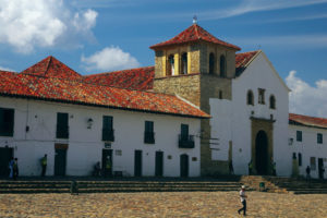 Dorfplatz und Kirche in Villa de Leyva, Kolumbien